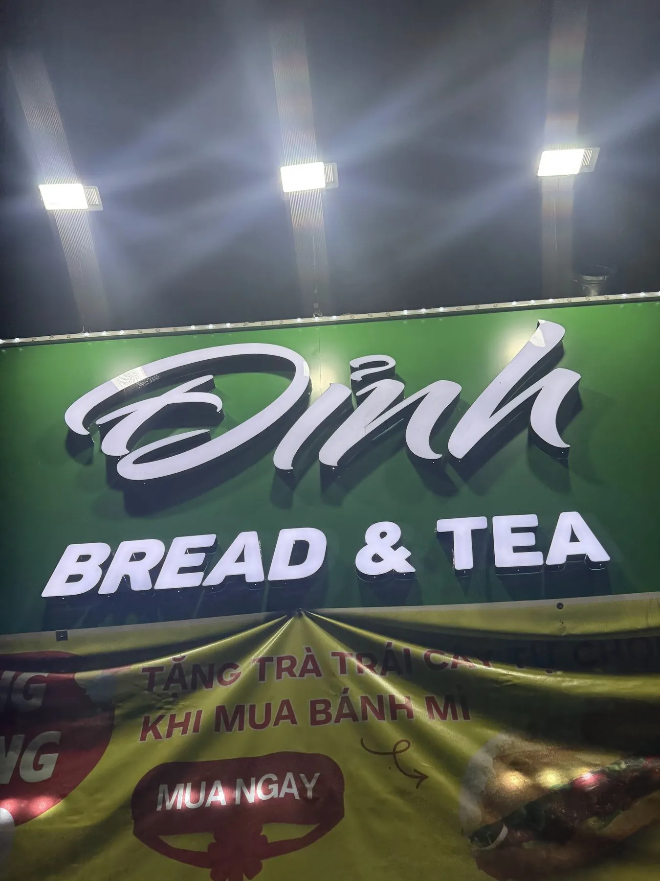 Đỉnh Bread & Tea, ảnh Kiran Adhikari