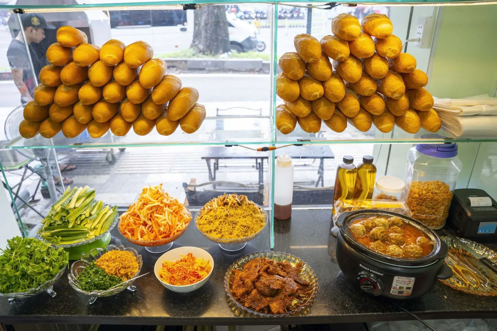 Bánh mì thịt nướng tại Đỉnh Bread & Tea