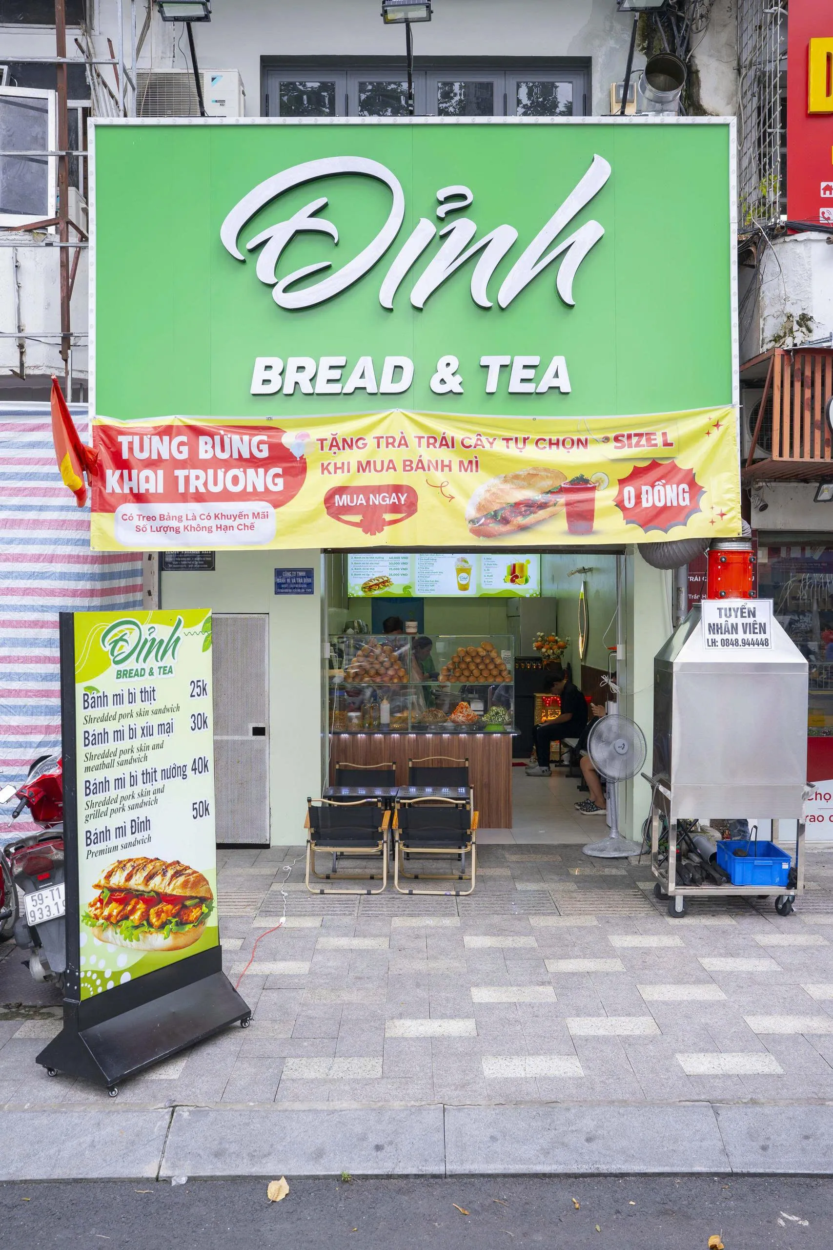 Mặt tiền quán Đỉnh Bread & Tea tại 170 Trần Hưng Đạo, Quận 1